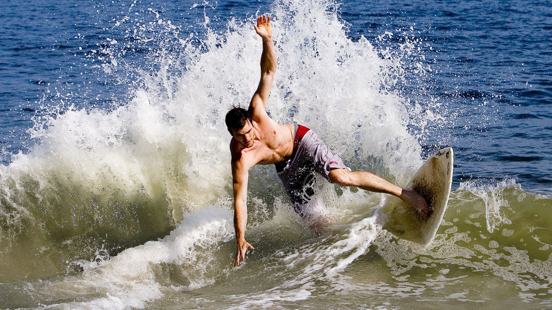 特斯·冯·迪克：中场的指挥官，为南非队提供战术深度，安迪冯斯特拉克